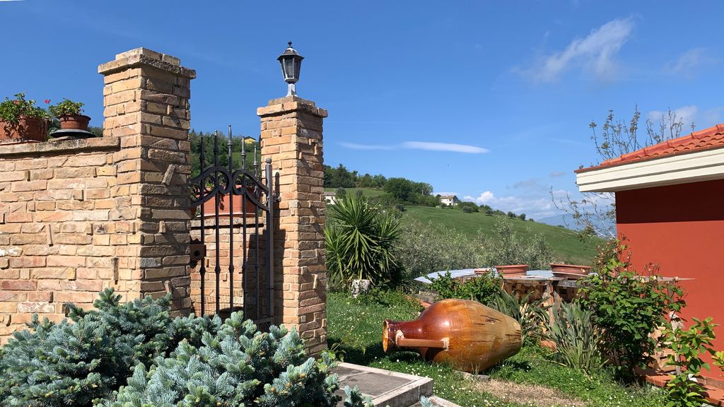 Property photo 1 of 44