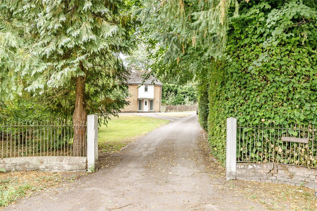 Property photo 2 of 12 Driveway