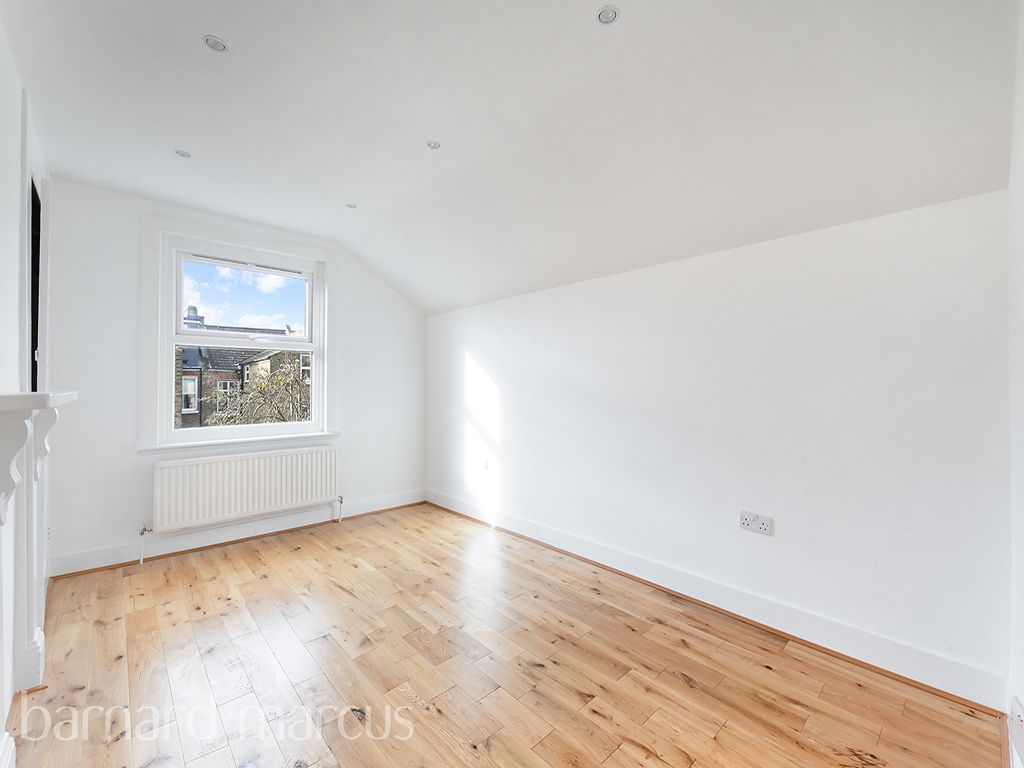 Property photo 2 of 12 Bedroom 1