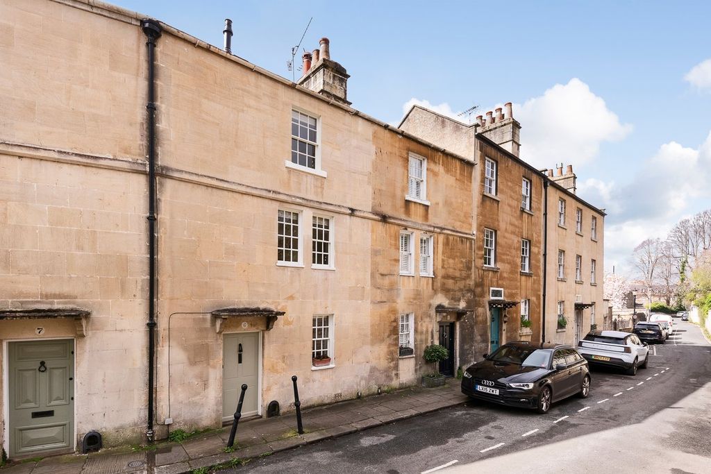 Property photo 1 of 8