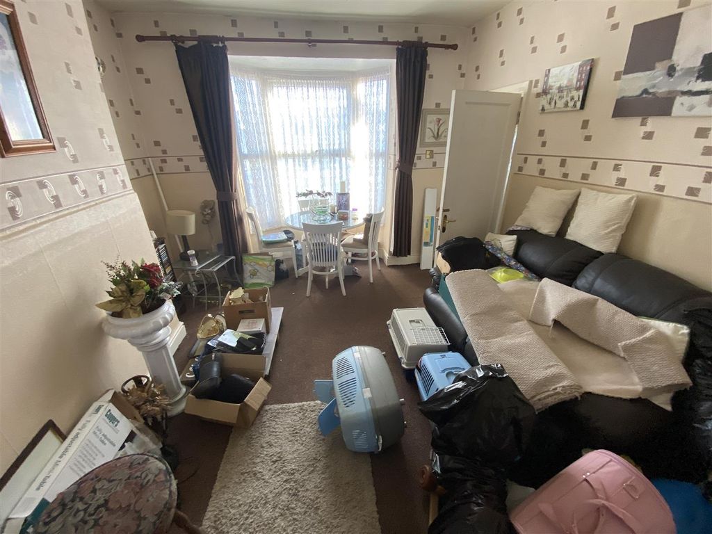 Property photo 2 of 10 Lounge