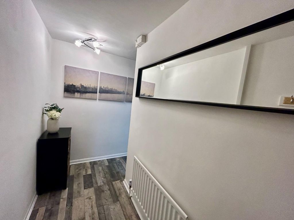 Property photo 2 of 6 Hallway.Jpg