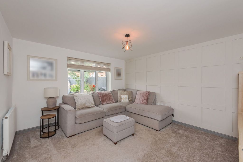 Property photo 2 of 32