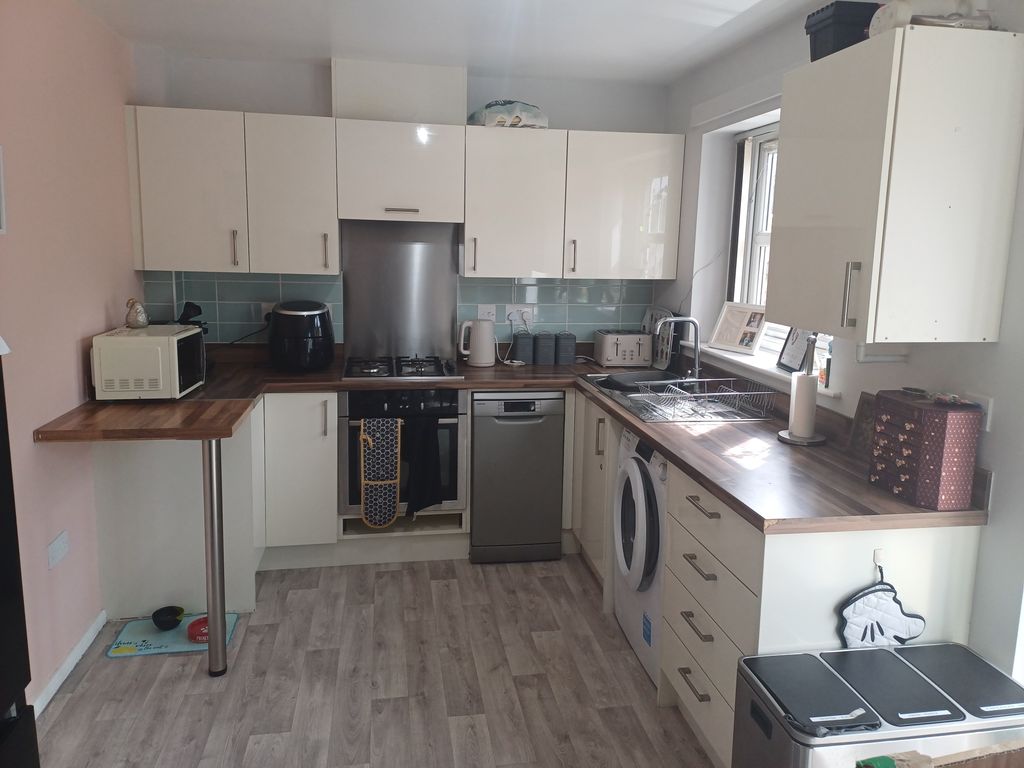 Property photo 2 of 11 Kitchen