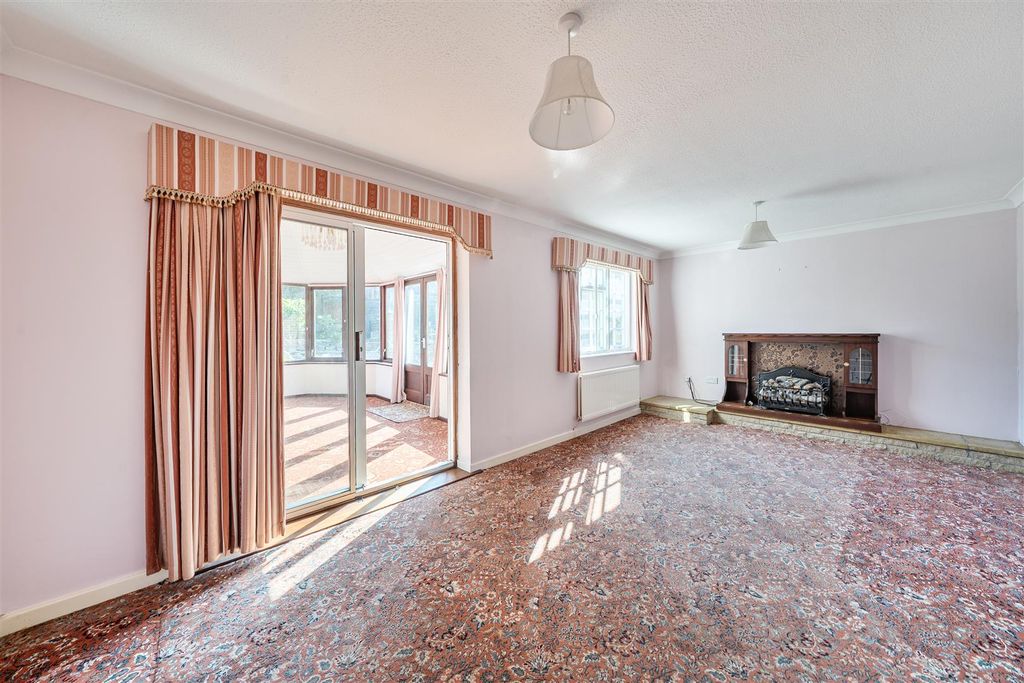 Property photo 2 of 16 Sitting Room