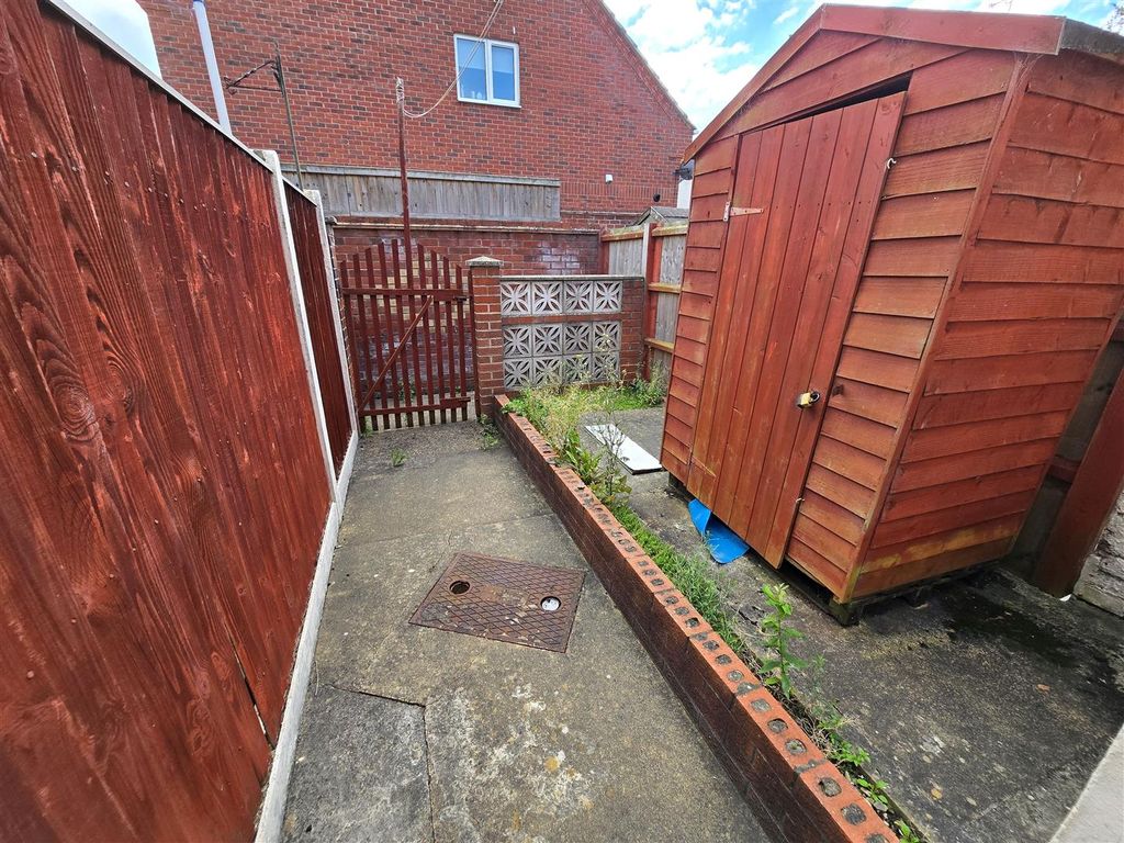 Property photo 2 of 11 Garden