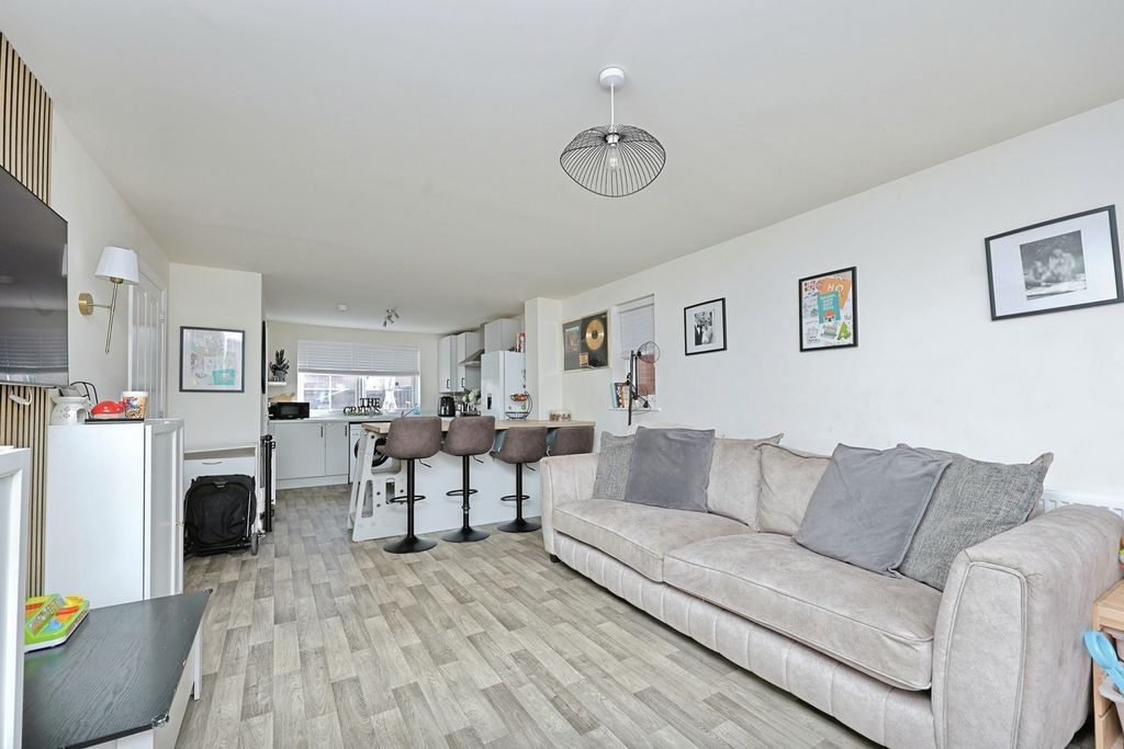 Property photo 3 of 10 Pbox-Img.Jpg