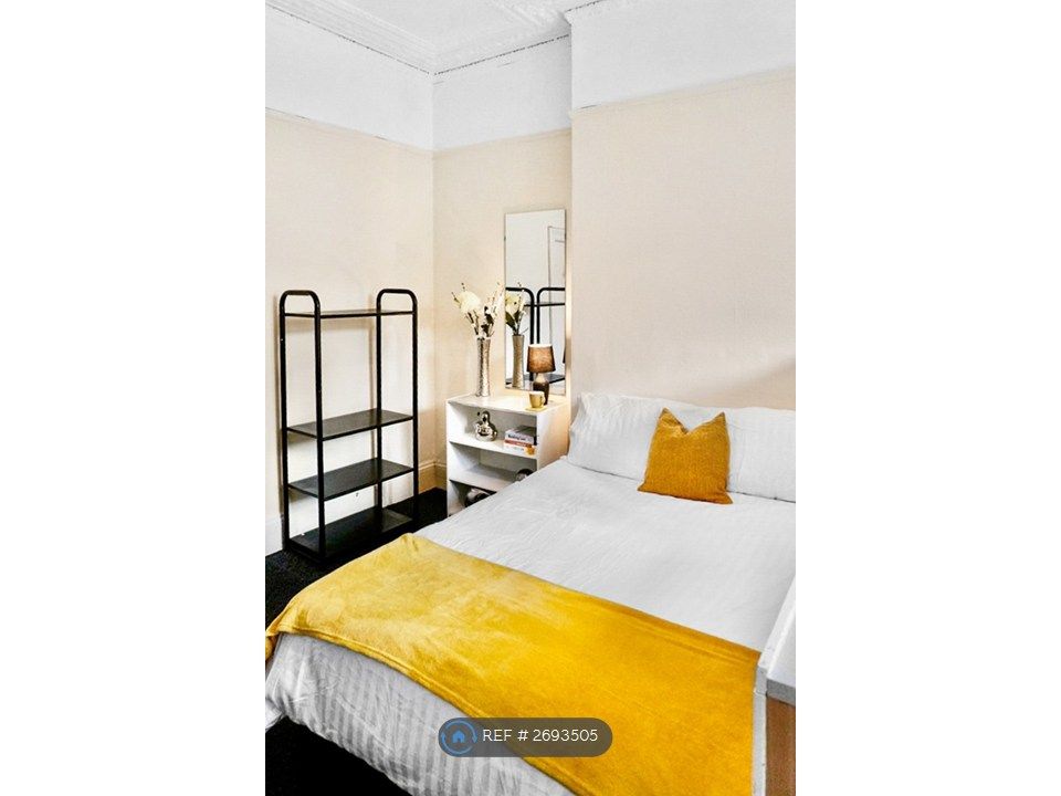 Property photo 1 of 5 Bedroom Area