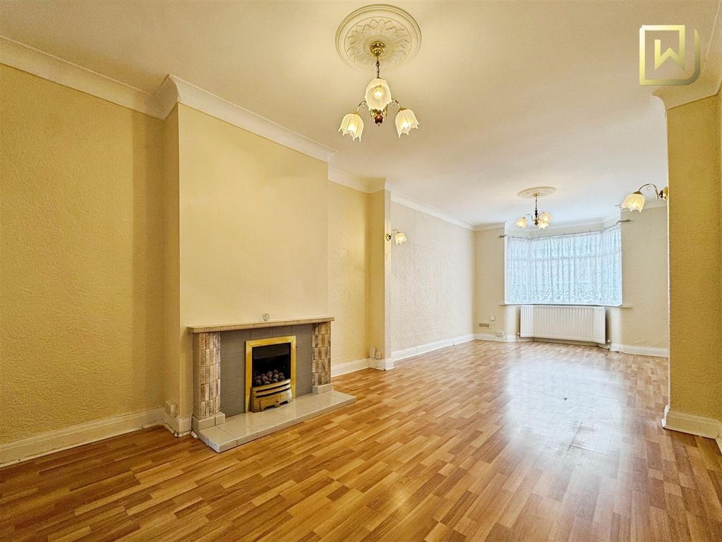 Property photo 3 of 18 Living Room