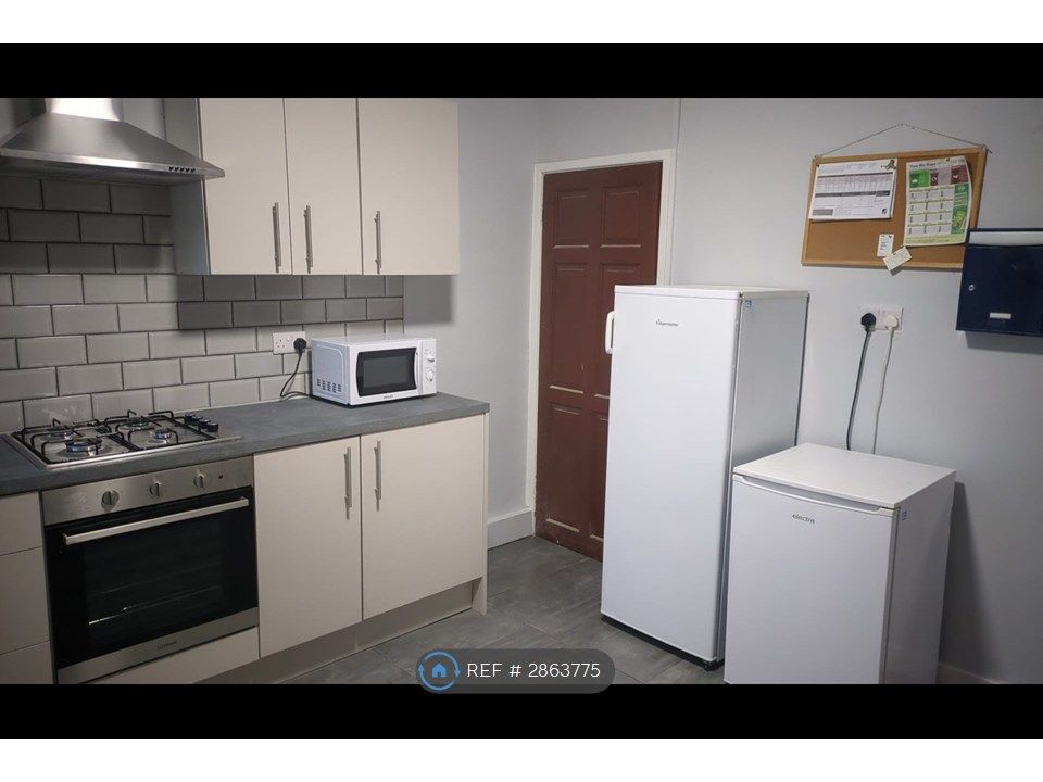 Property photo 2 of 9 Kitchen