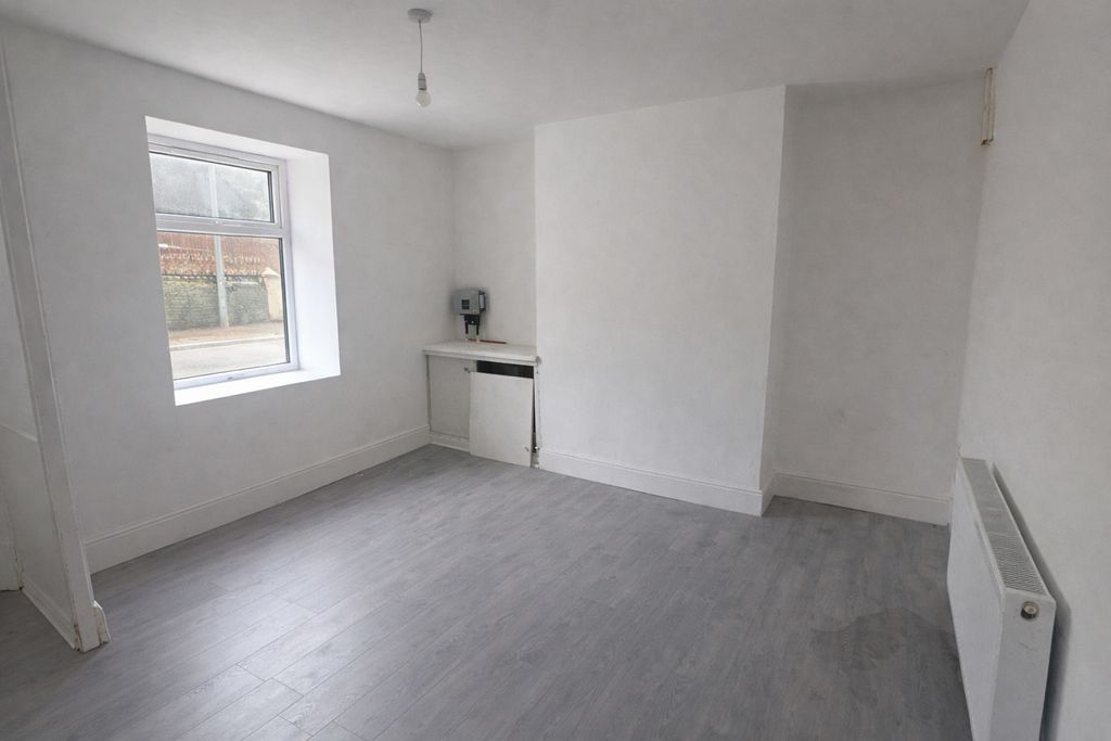 Property photo 2 of 8 Photo 2