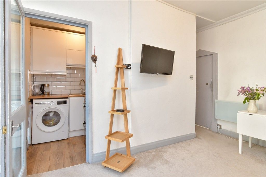 Property photo 3 of 9 Lounge