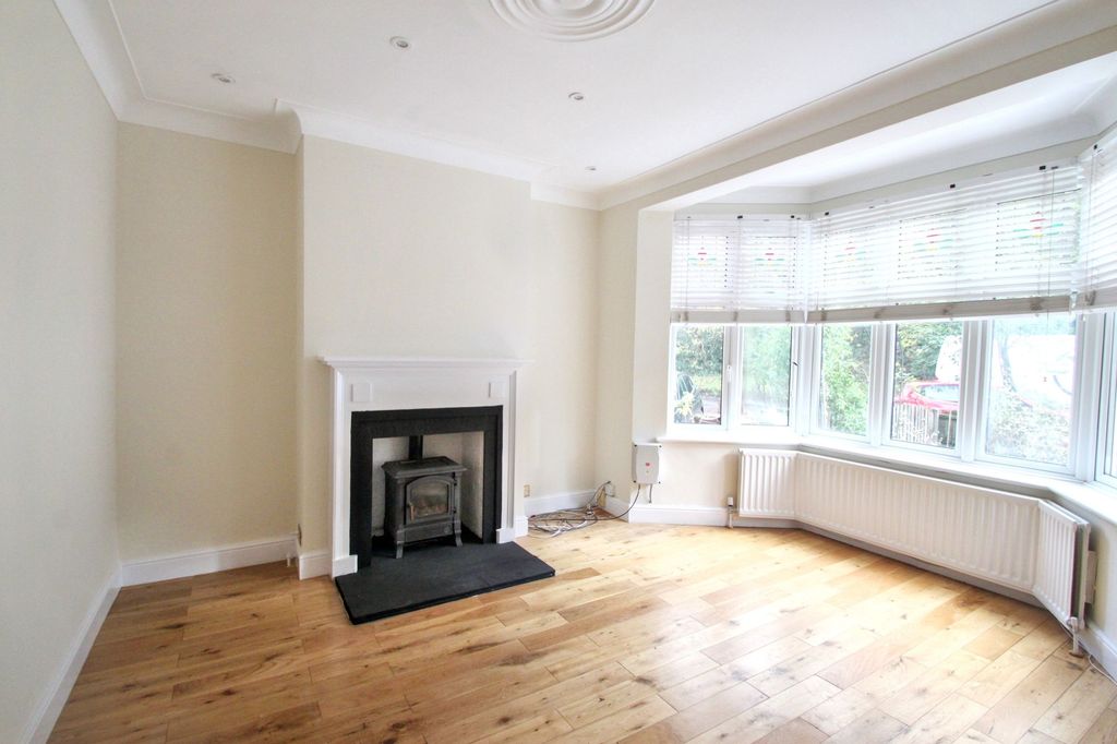 Property photo 3 of 27