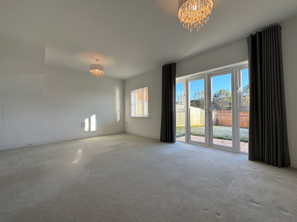Property photo 3 of 12 Living/Dining Room