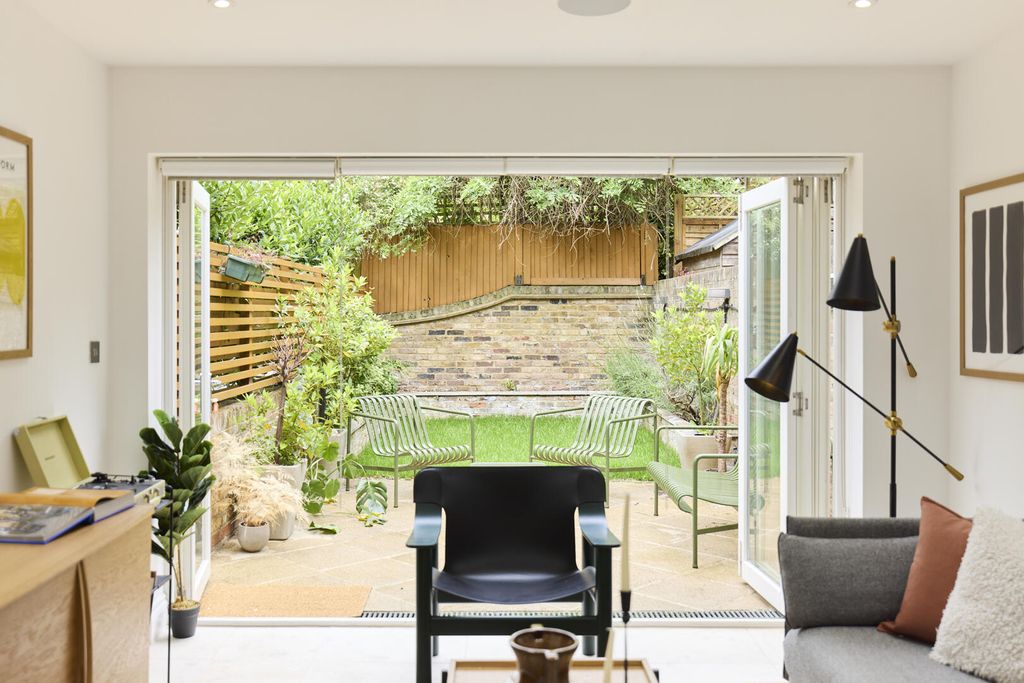 Property photo 3 of 25