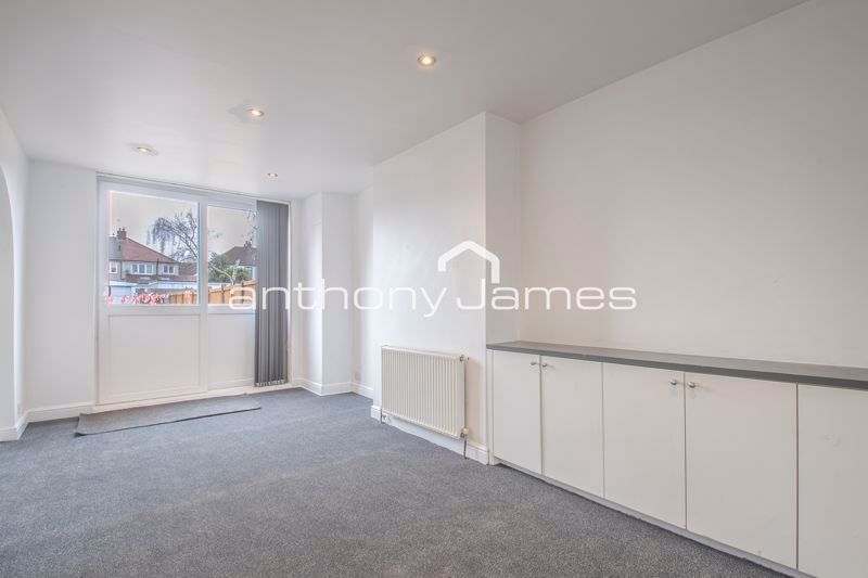 Property photo 3 of 9 Photo 5