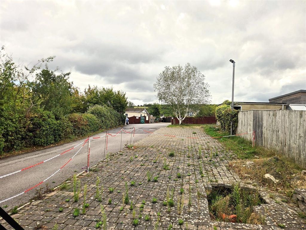 Property photo 1 of 7 Wroughton - Front2.Jpg