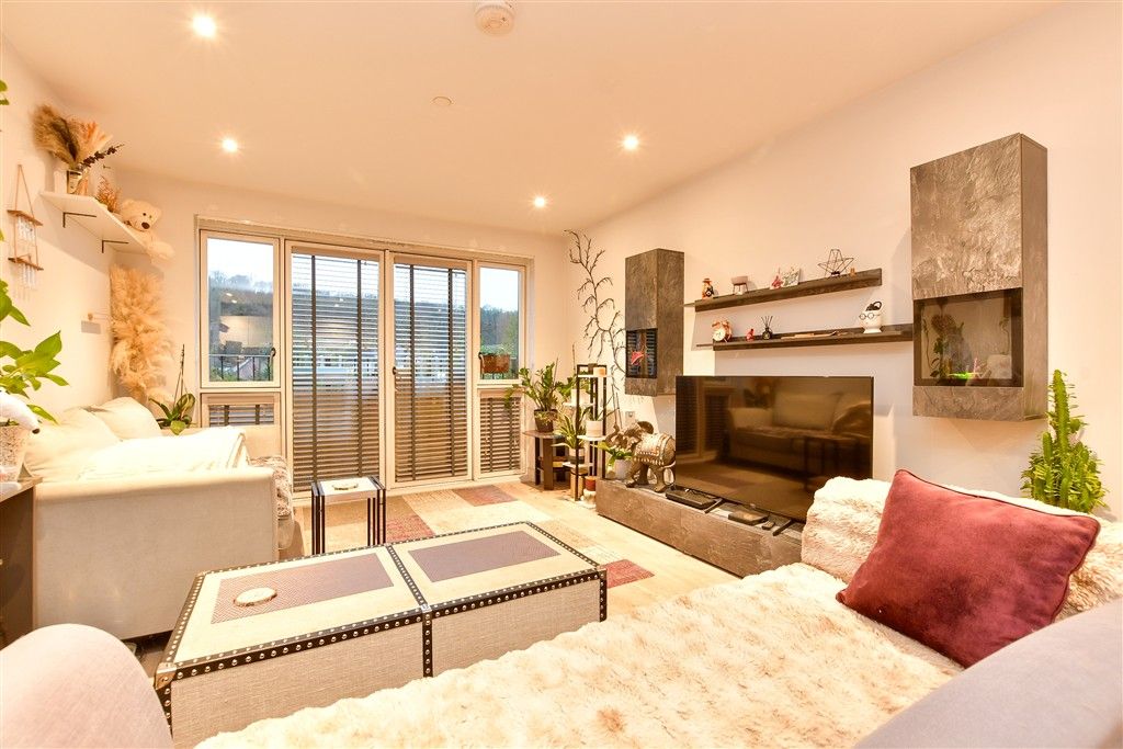 Property photo 2 of 11 Lounge