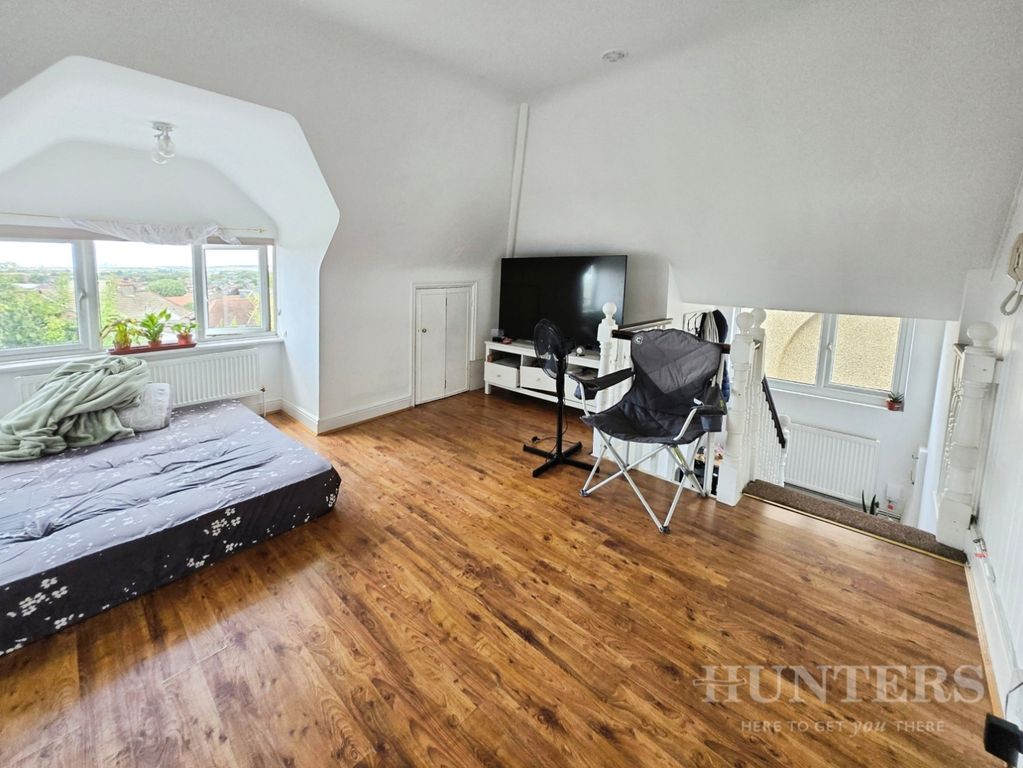 Property photo 3 of 9 Pbox-Img.Jpg