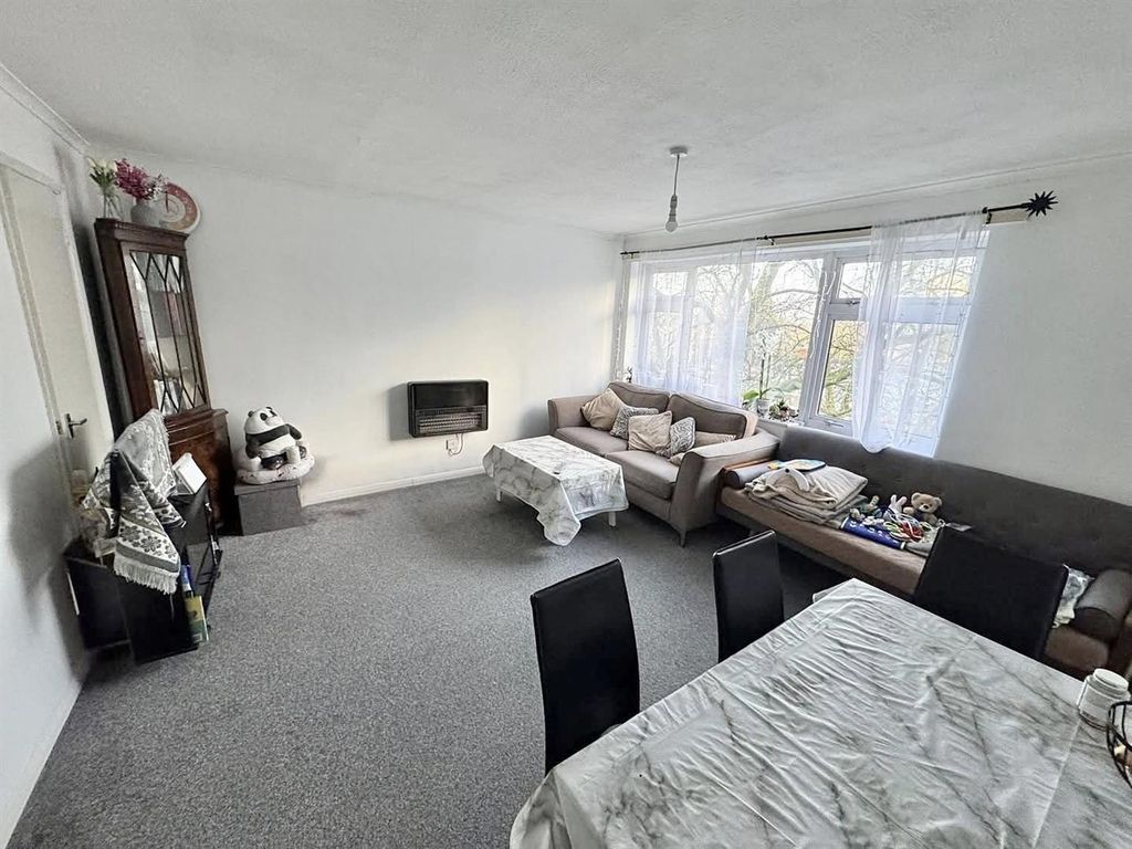 Property photo 2 of 8 Lounge.Jpg