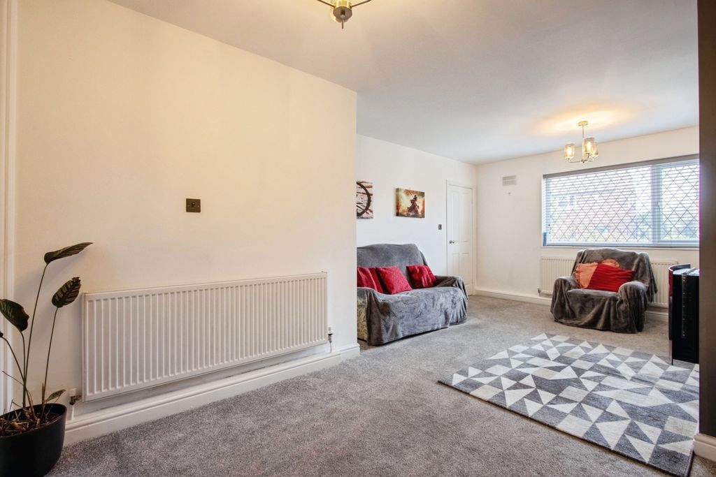 Property photo 3 of 17 Photo