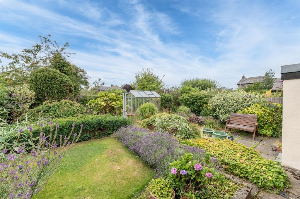 Property photo 2 of 27 Rear Garden