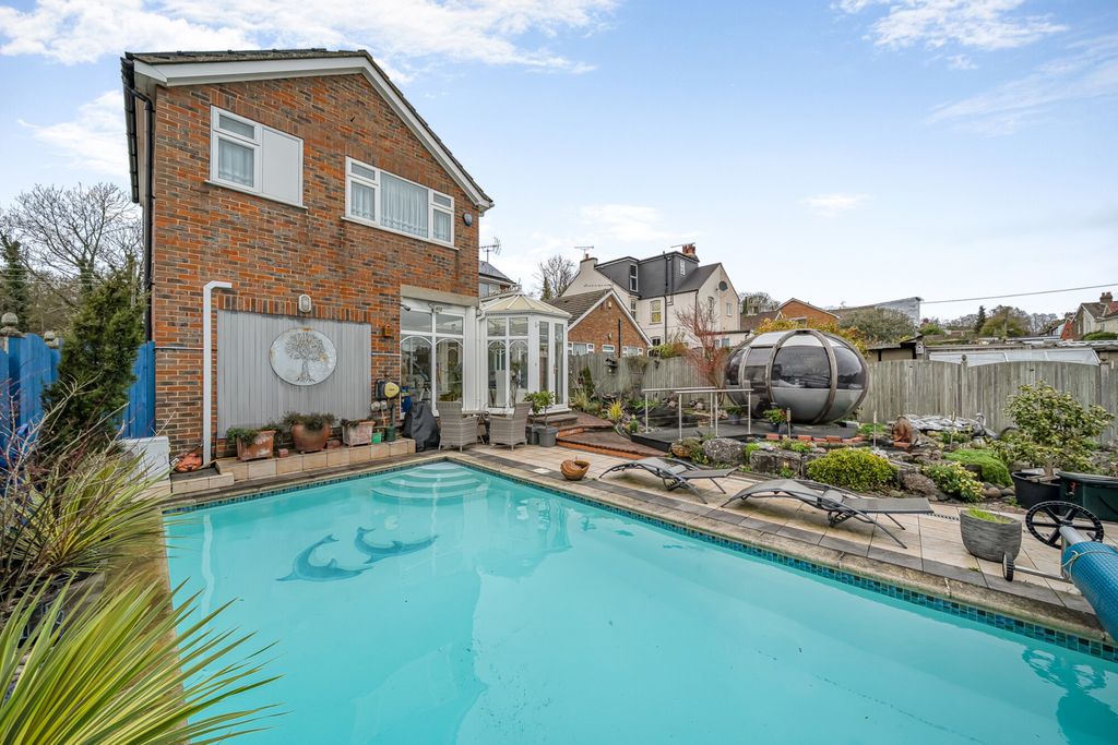 Property photo 3 of 27 Swimming Pool