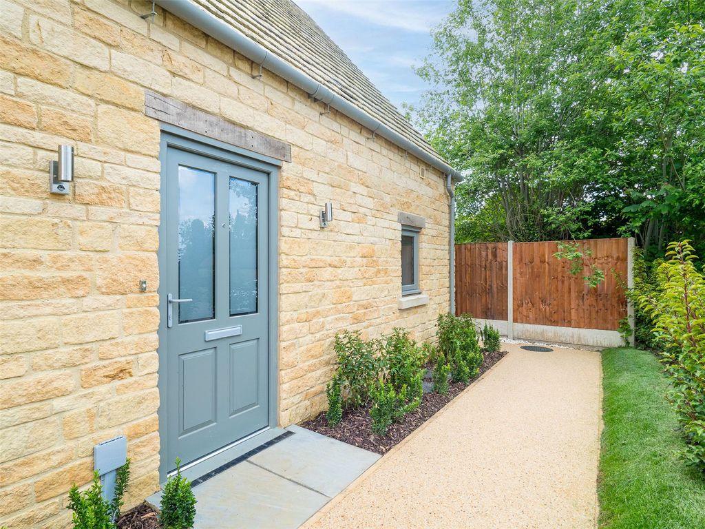 Property photo 2 of 13 Picture No. 12