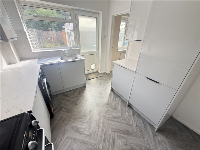 Property photo 3 of 14 Kitchen