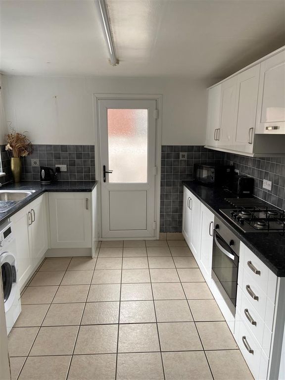 Property photo 3 of 8 Kitchen 1.2.Jpg