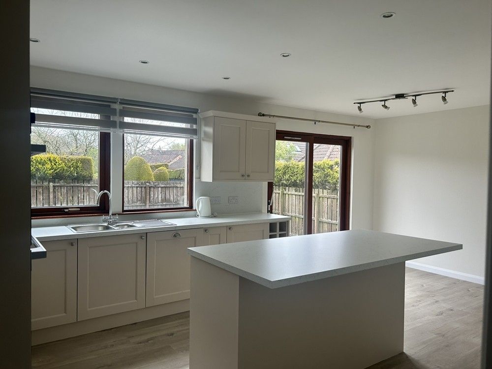 Property photo 3 of 12 8 Cg 3