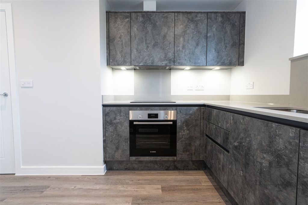 Property photo 3 of 17 Kitchen