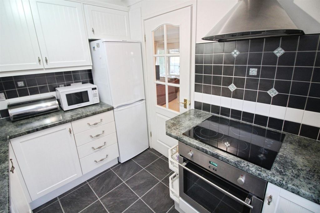 Property photo 3 of 13 Kitchen