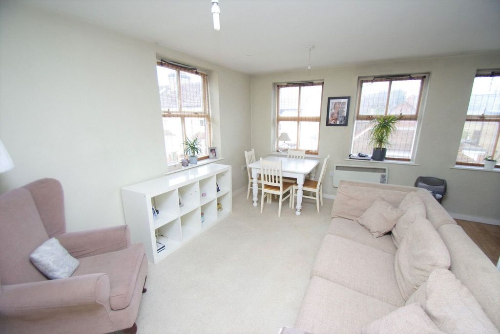 Property photo 2 of 11
