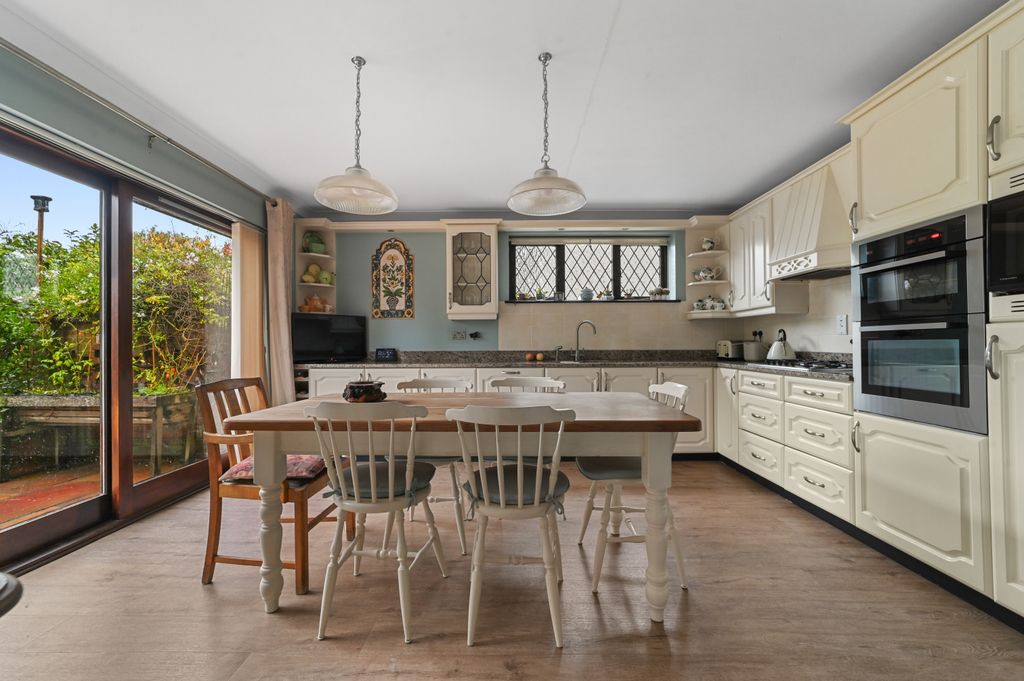 Property photo 3 of 47 Pt-Fc(Col)-Vinehouse-16