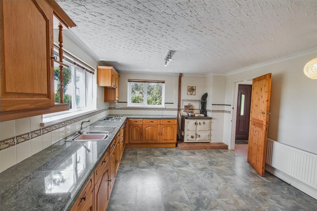 Property photo 2 of 46 Kitchen