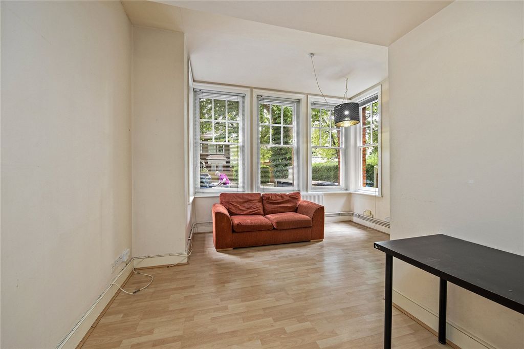 Property photo 2 of 12 Picture No. 17