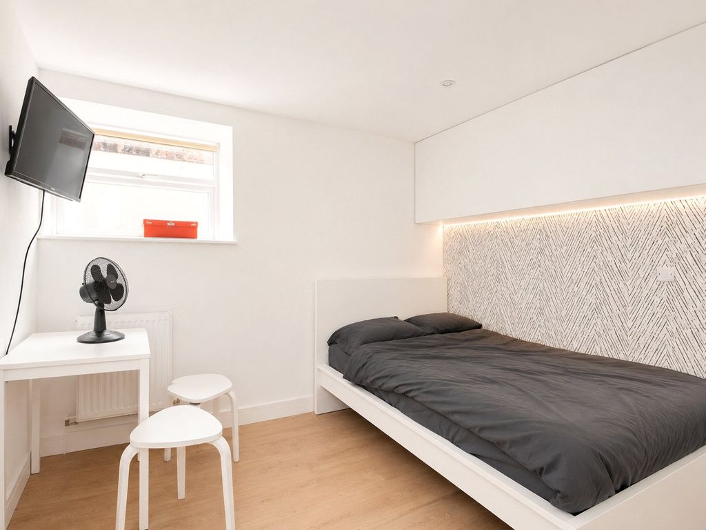 Property photo 1 of 6 Studio