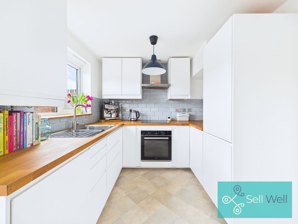 Property photo 2 of 22 Kitchen