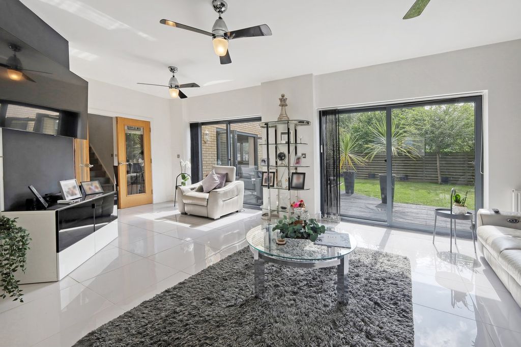 Property photo 3 of 25