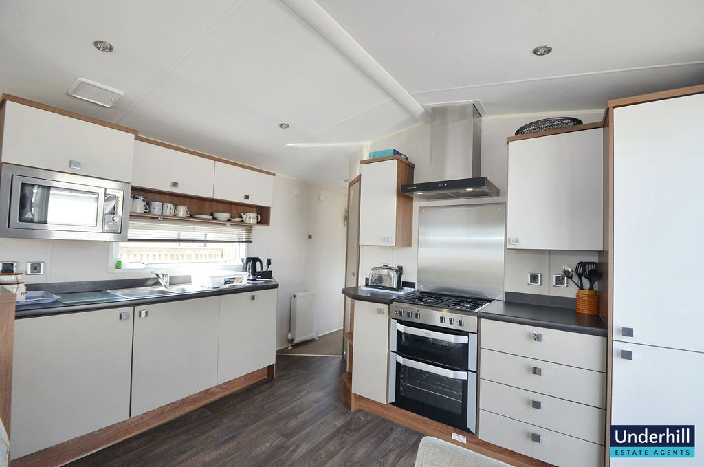 Property photo 3 of 7 Kitchen