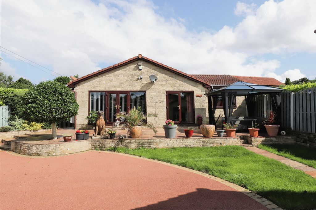 Property photo 1 of 40 Front External