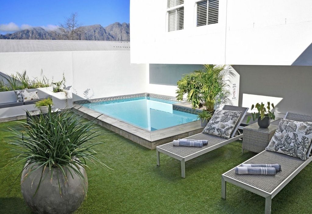 Property photo 1 of 32