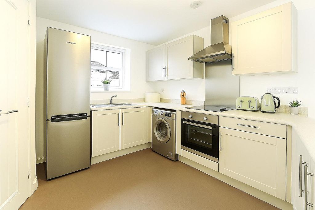 Property photo 2 of 9 Kitchen