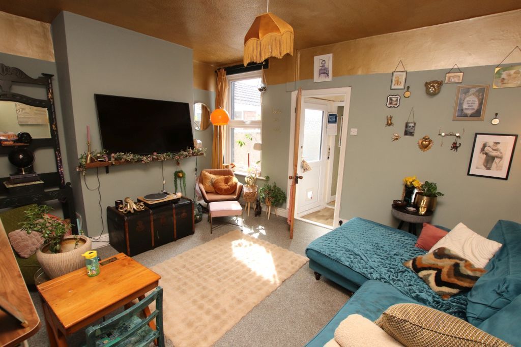 Property photo 3 of 10 Photo 7