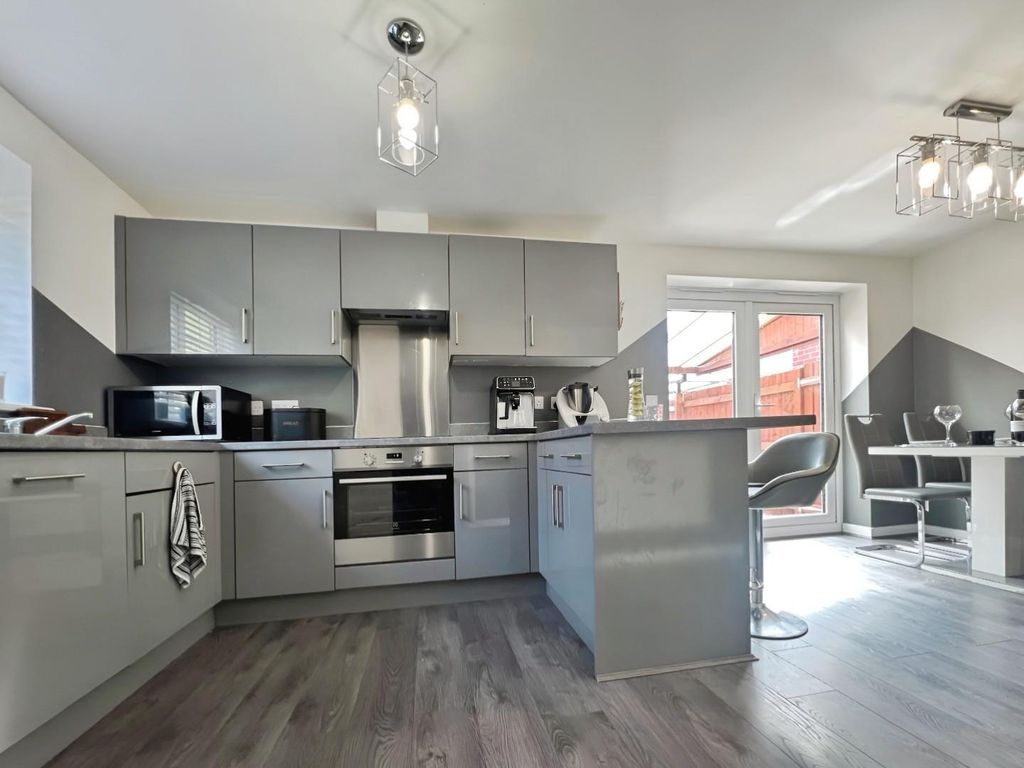Property photo 3 of 28 90Bd7Aad-5c02Ef2E-0046-4A87-A517-Aea40528Bd41.Jpg