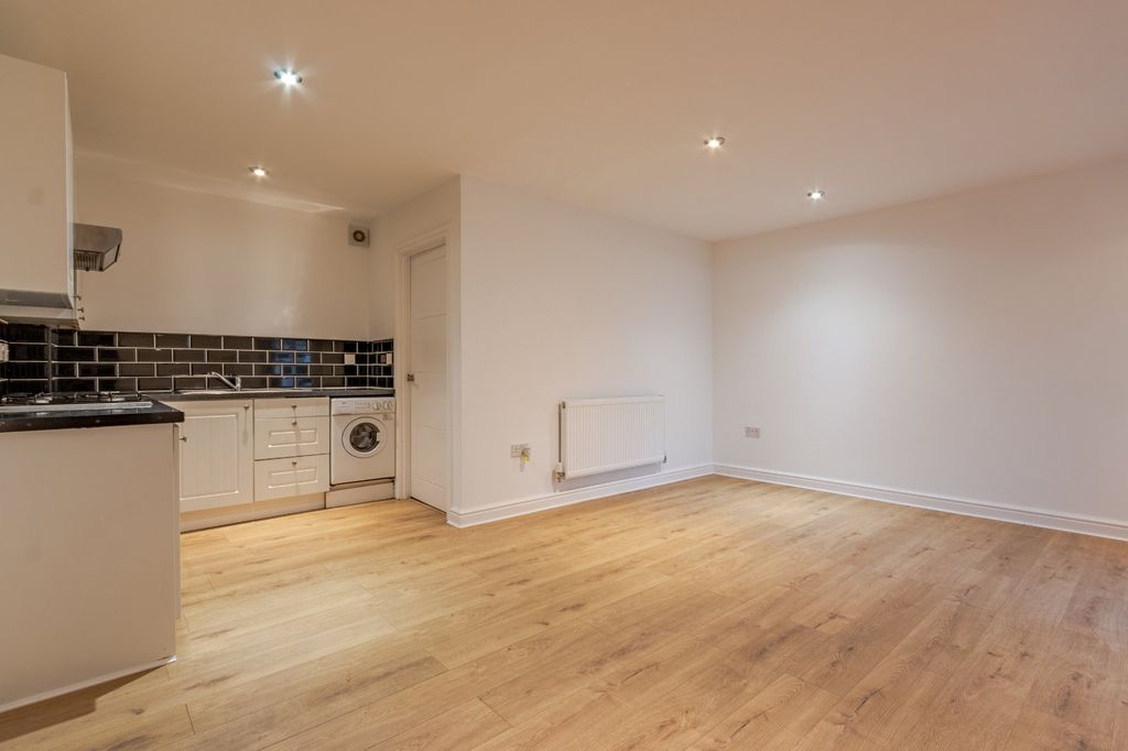 Property photo 3 of 11 Picture No. 23