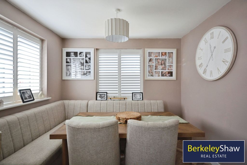 Property photo 3 of 16 Pbox-Img.Jpg