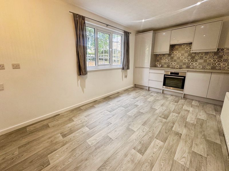 Property photo 3 of 7 Photo 4