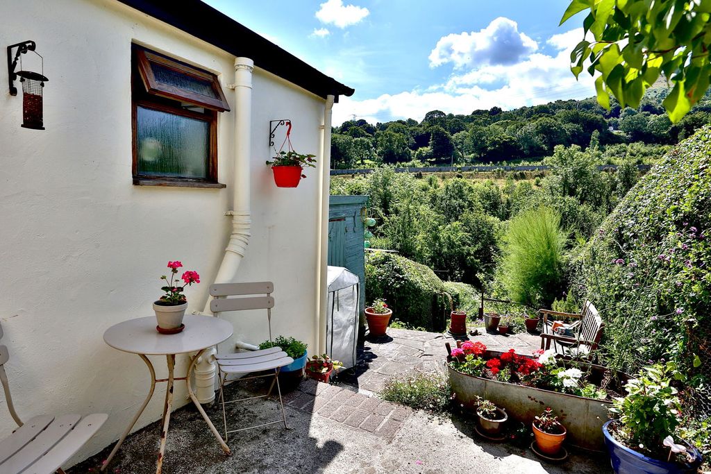 Property photo 1 of 31